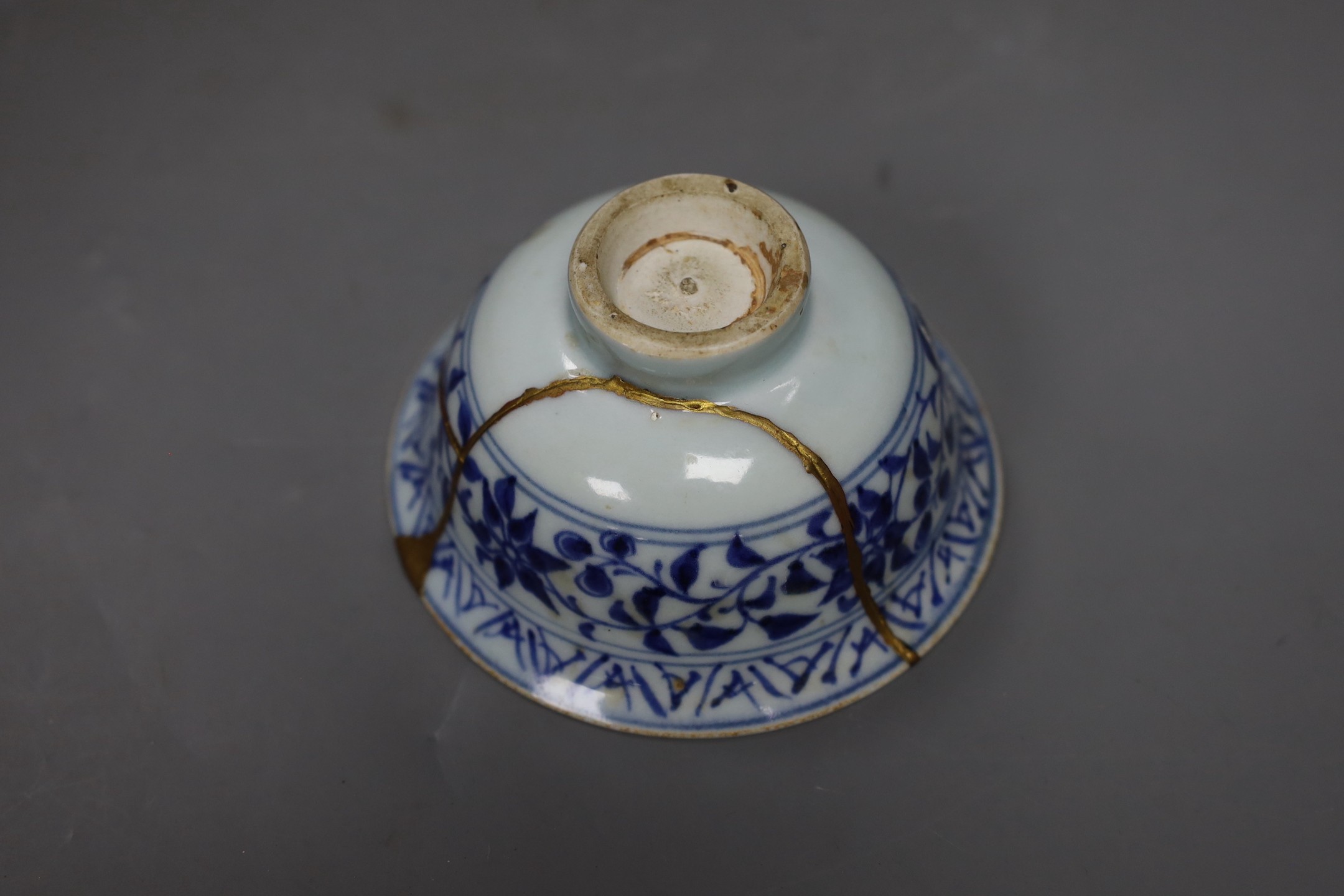 A Chinese bowl, Ming dynasty or later, -a.f, 7cms high